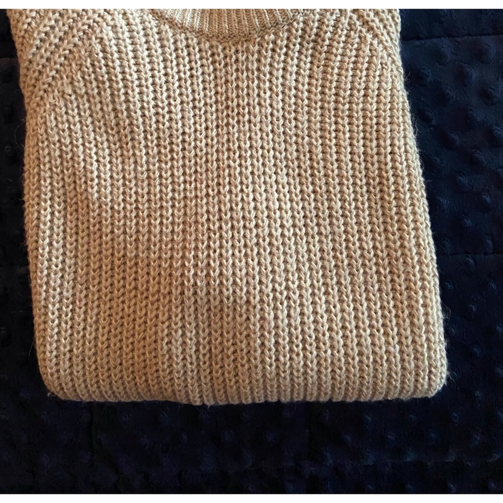 Universal Thread brand loose neutral pull over crew neck oatmeal knit sweater